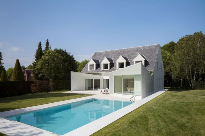 Clean-Lined Residence with Swimming Pool in Wemmel, Belgium #architecture #residence