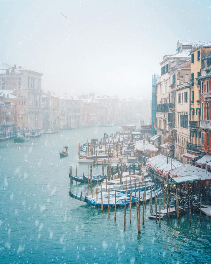 Fantastic Street Photos in Venice by Marco Gaggio