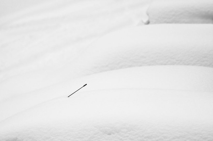 Black and White Minimalism: Street Photography by Theo Peekstok