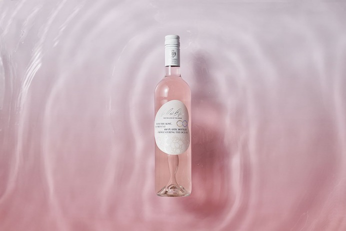 Le Rose Bleu Wine Packaging - Mindsparkle Mag Le Rose Blue represents a French premium rose wine generating awareness of the ocean's conservation. #logo #packaging #identity #branding #design #color #photography #graphic #design #gallery #blog #project #mindsparkle #mag #beautiful #portfolio #designer