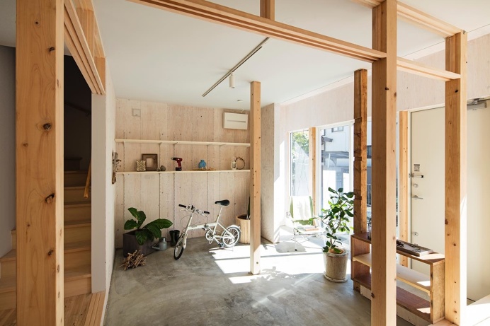 House Between Pillars by Camp Design Inc