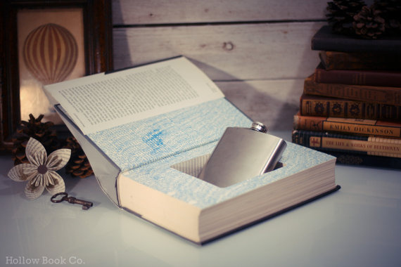 los secretos de la musica - Hollow Book Safe and Whiskey Hip Flask The Beatles #music #the beatles #john lennon #flask #storage #paul mccart