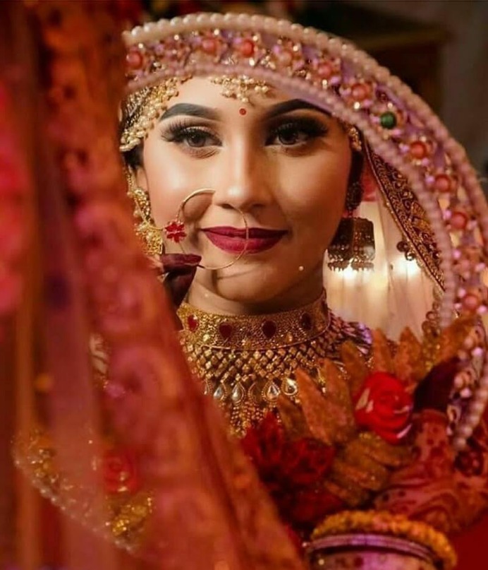 Bengali Bride Jewelry | Indian bride photography poses, Red lehenga, Bengali  bride