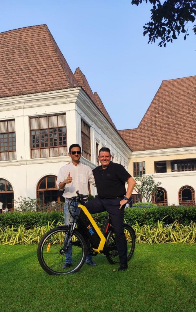 Live grand, Travel green. New addition to our ever-growing list of partnerships. Grand Hyatt Goa and B:Live have come together to offer you experiences that are refreshing, enriching and nature-friendly. Enjoy a specially curated Grand Hyatt tour on our effortless, eco-friendly e-bikes.