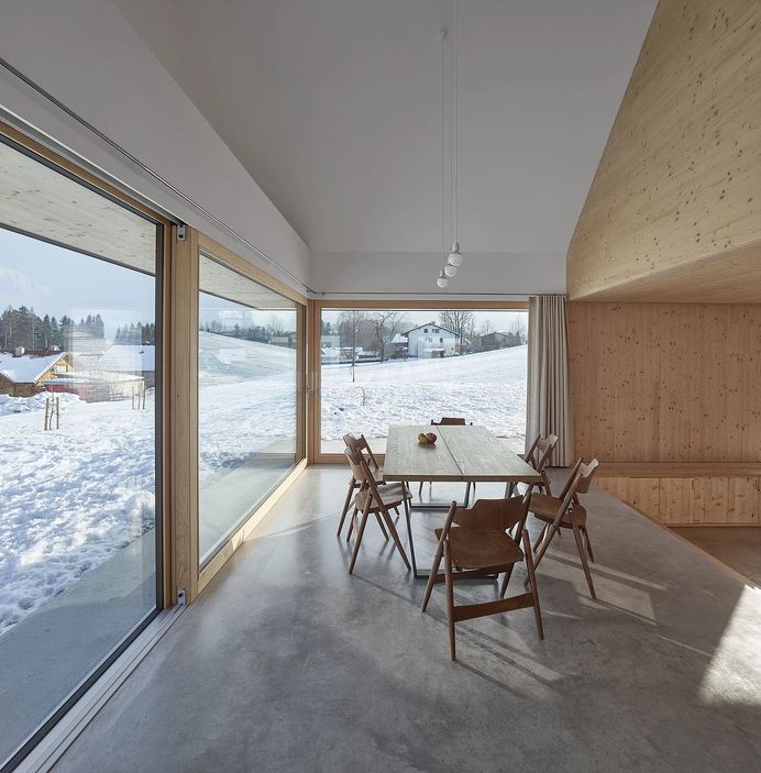 House with Gable by mia2/Architektur