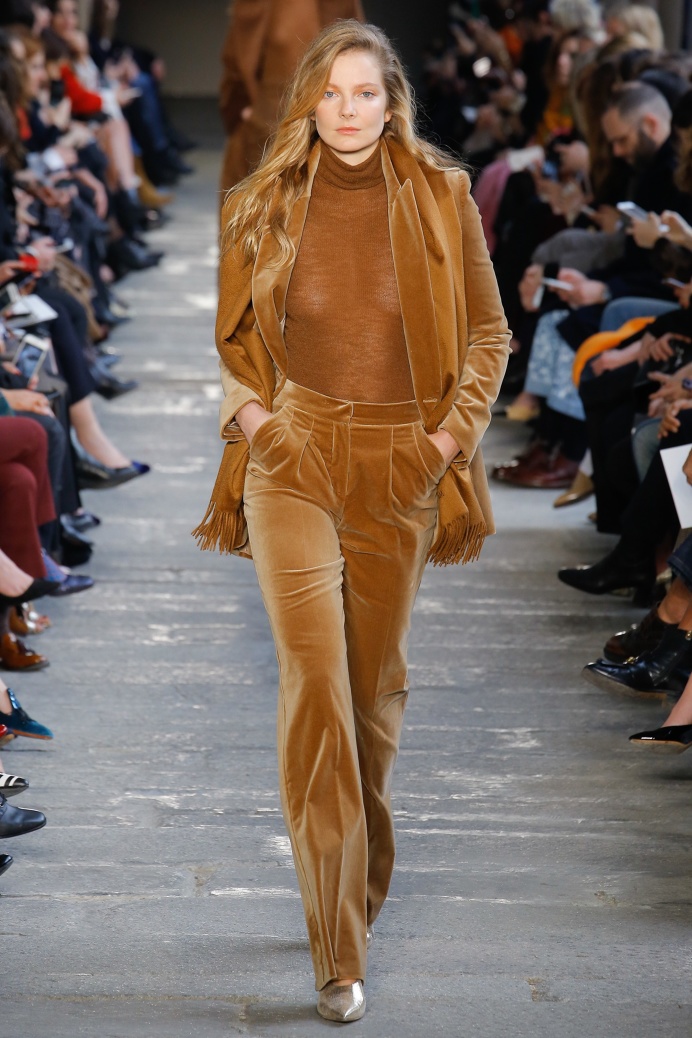Max Mara Fall 2017 Ready-to-Wear Collection Photos - Vogue