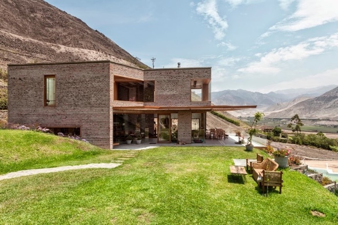 Clay House built with handmade bricks that have been burned in traditional ovens