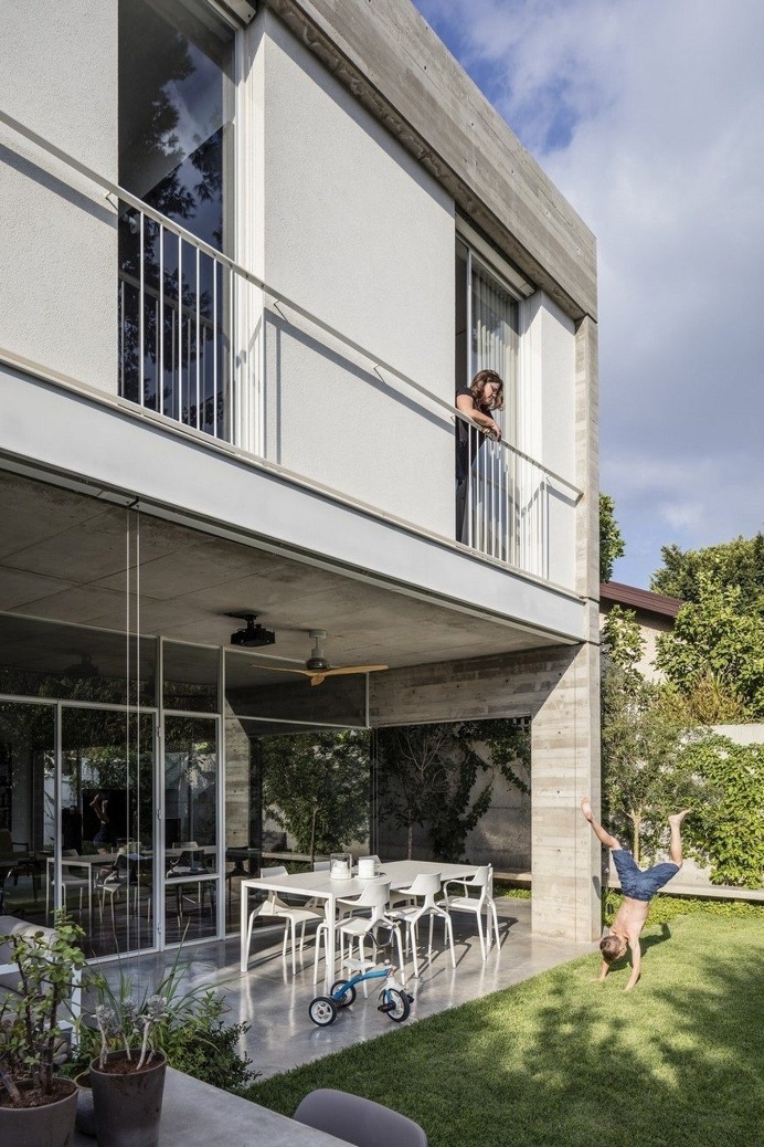 Suspended Patio House by 3322 Studio 1