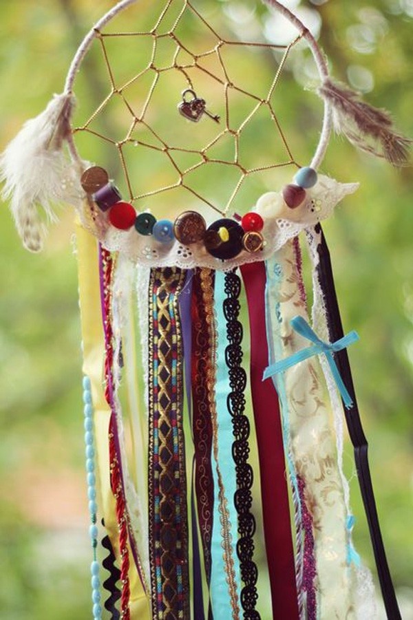 For a more personal touch, add some of your stuff in your dream catcher like your pendant, some buttons you had over the years, rosary beads