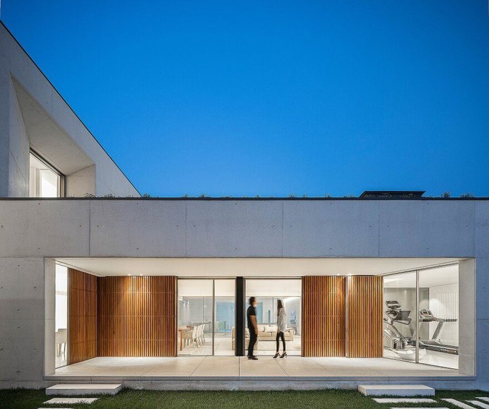 Águeda House - An Intervention in an Eclectic Architecture Building