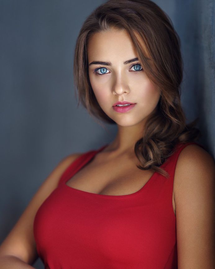 Beauty Female Portrait Photography by Ruslan Karabinin