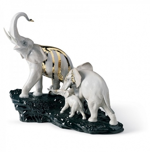 Lladro Porcelain #commitie #celebration #porcelain #elephant #gold