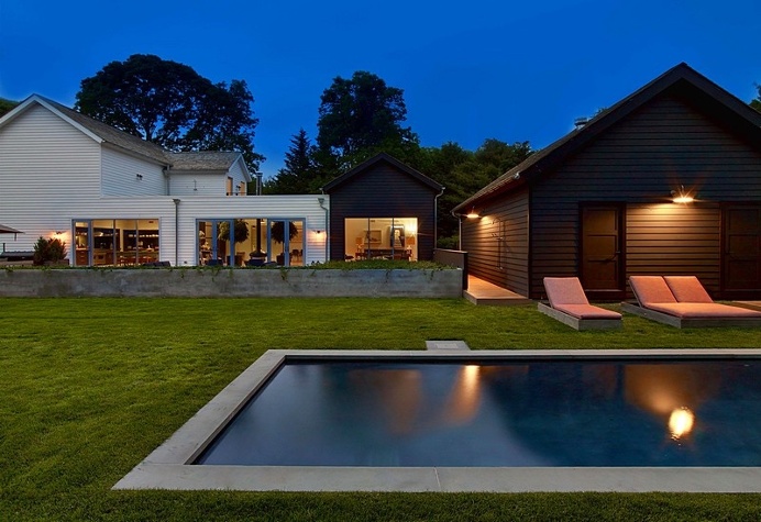 Black Barn in East Hampton / Mark Zeff