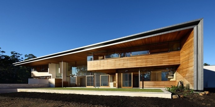 Majestic Semi-Rural Retreat Responding to the Environment in Brisbane, Australia #australia #architecture #retreat