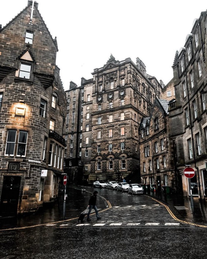 Spectacular Street Photos in Edinburgh by Ian G Black