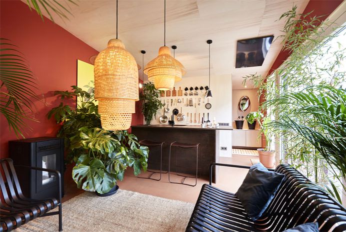 Small Two-Story Buitenhuis House by Daphna Laurens - InteriorZine