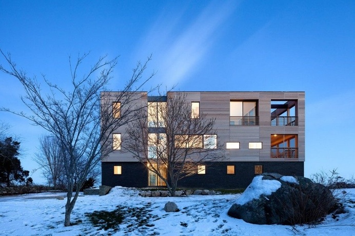 Rhode Island Retreat Designed to Serve as a Hub for Family and Friends 12