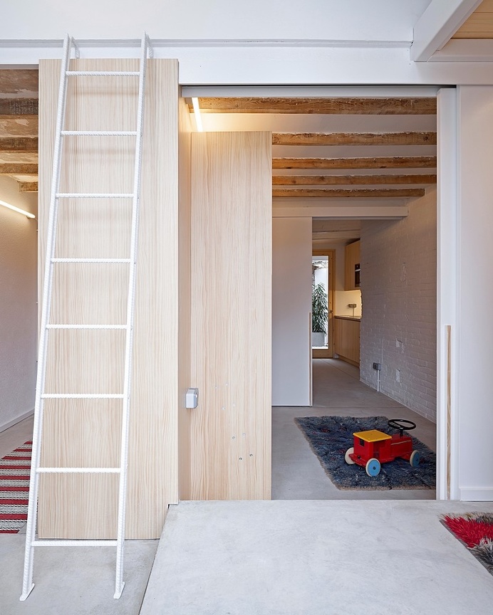 Cozy Little Flat in Barcelona with Low Cost Interior Design
