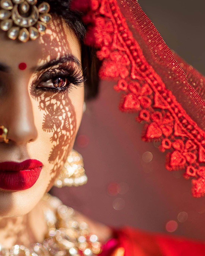 Magnetic Dark Lip Makeup for Brides for Their Wedding: Bridesmaids Could Go Too!