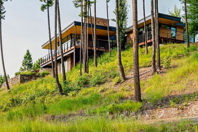 Skyhouse – Family Mountain Retreat Surrounded by Hills and Trees