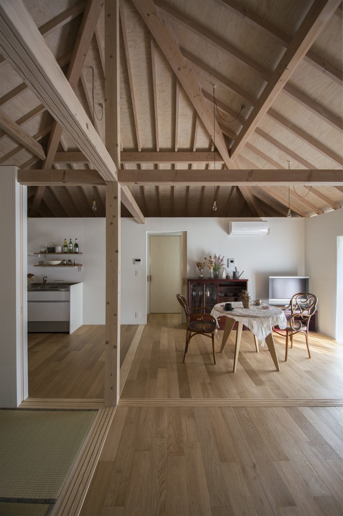Small Hut in Akasaka by Studio Velocity
