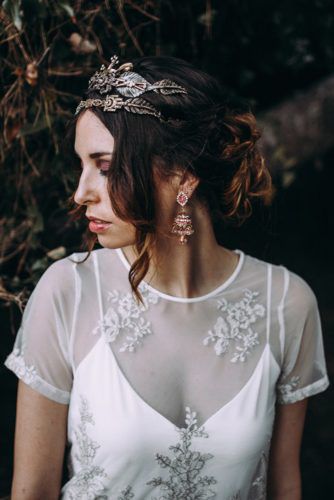 We have made a bohemian inspiring session giving you Indian touches. A session with a ceremony with a real officiant and the parents of the couple.