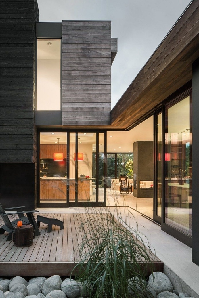 Helen House is a Simple Modern Structure Integrated with a Quiet Courtyard 9