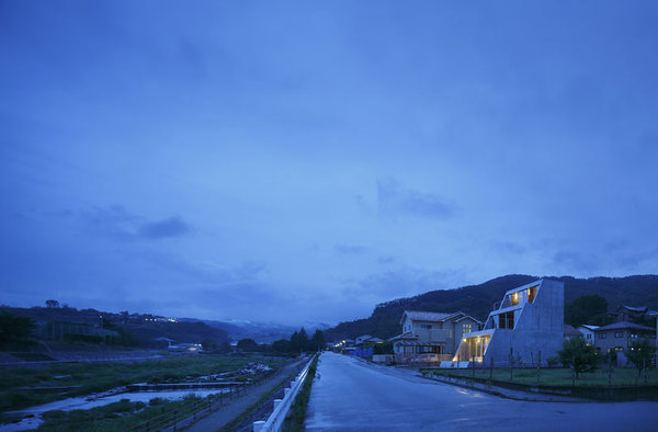 Lapin by Takeshi Hosaka Architects #modern #design #minimalism #minimal #leibal #minimalist
