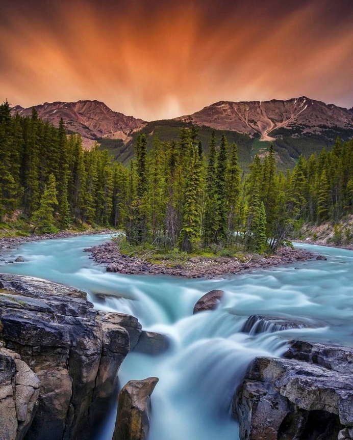Mark Jinks Captures Stunning Nature Landscapes of Canada