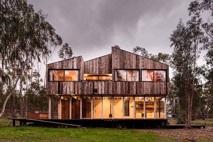 Tunquen Wooden Retreat by DX Arquitectos / Chile