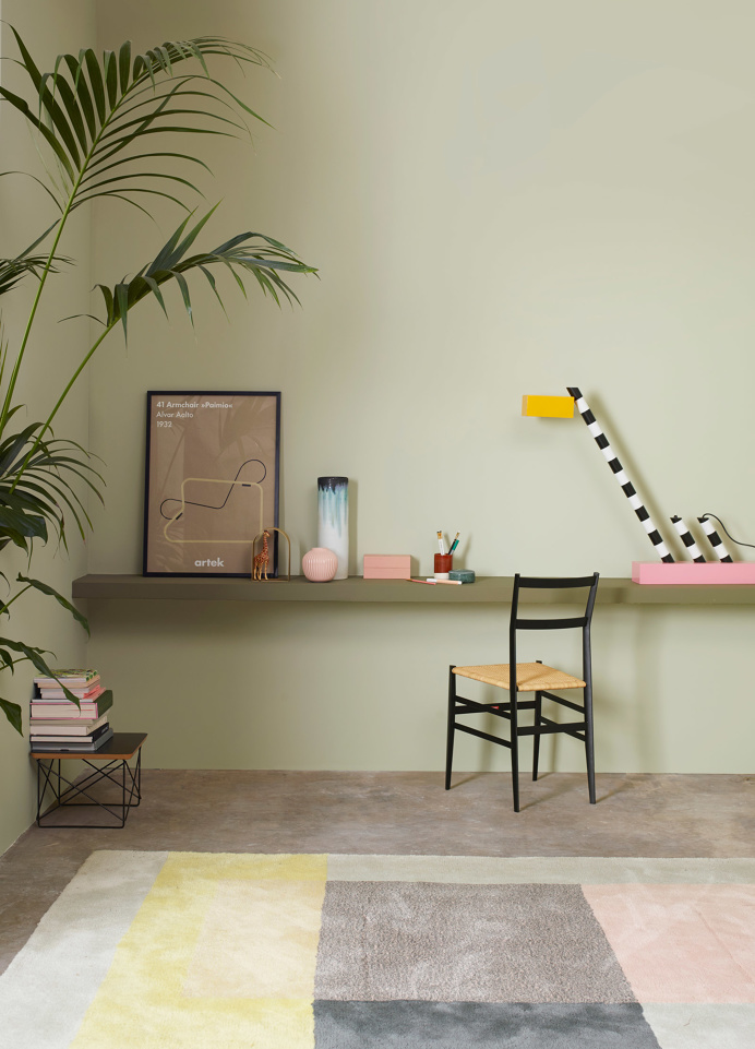 VÄGG: LADY PURE COLOR 8478 PALE GREEN HYLLA: LADY SUPREME FINISH MATT 8479 EVERGREEN