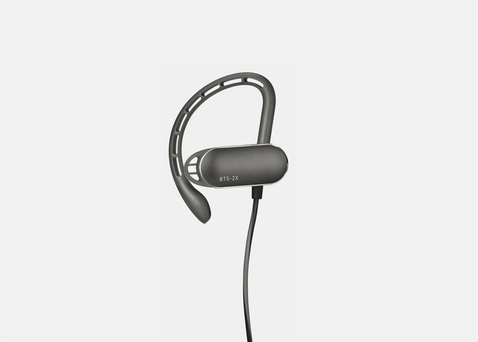 STATUS Audio minimalist headphones - Mindsparkle Mag Status Audio , found in 2014 Brooklyn – NY, produces high quality minimalist audio products. They believe that subtractive, timeless design inspires a better and more open-minded listening experience. #logo #packaging #identity #branding #design #color #photography #graphic #design #gallery #blog #project #mindsparkle #mag #beautiful #portfolio #designer