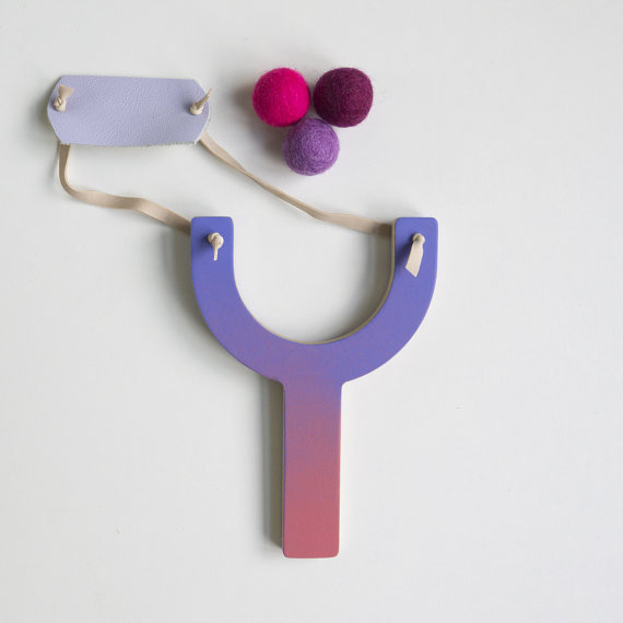 Lance-PomPoms gradient / Gradient Pom pom slingshot #pom-pons #toy #slingshot #gradient