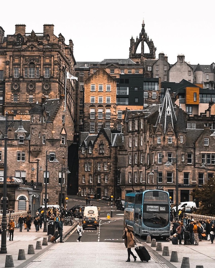 Spectacular Street Photos in Edinburgh by Ian G Black