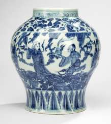 Shoulder pot with decoration of Eight Immortals in underglaze blue #porcelain
