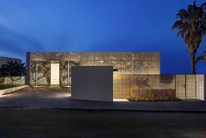 Bantry Bay House Offers Spectacular Ocean Sunsets Views 20