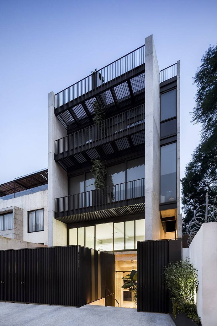 A Swim School and Four Duplex Apartments by Soler Orozco Arquitectos