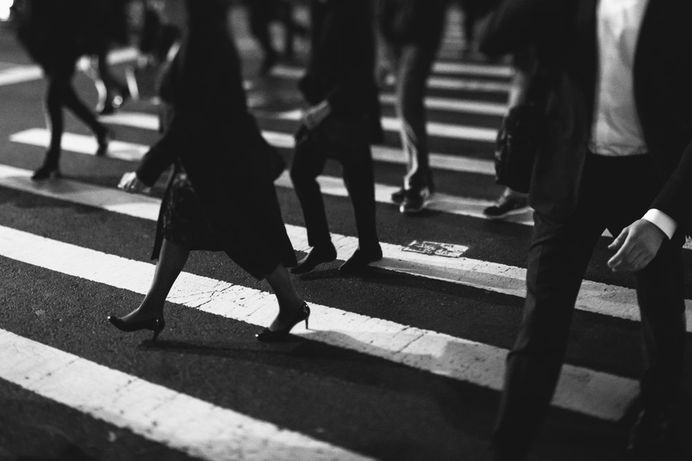 Busy stairs in large building photo by José Martín Ramírez C (@martinirc) on Unsplash