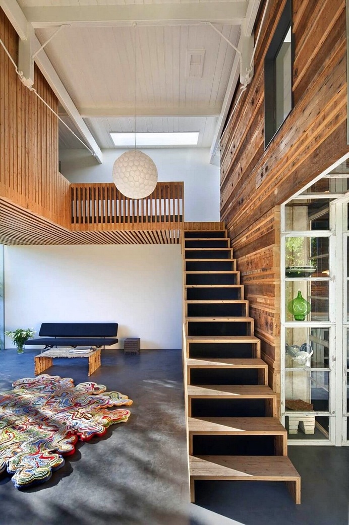 Old Coach House Transformed into a Spectacular Home / House of Rolf