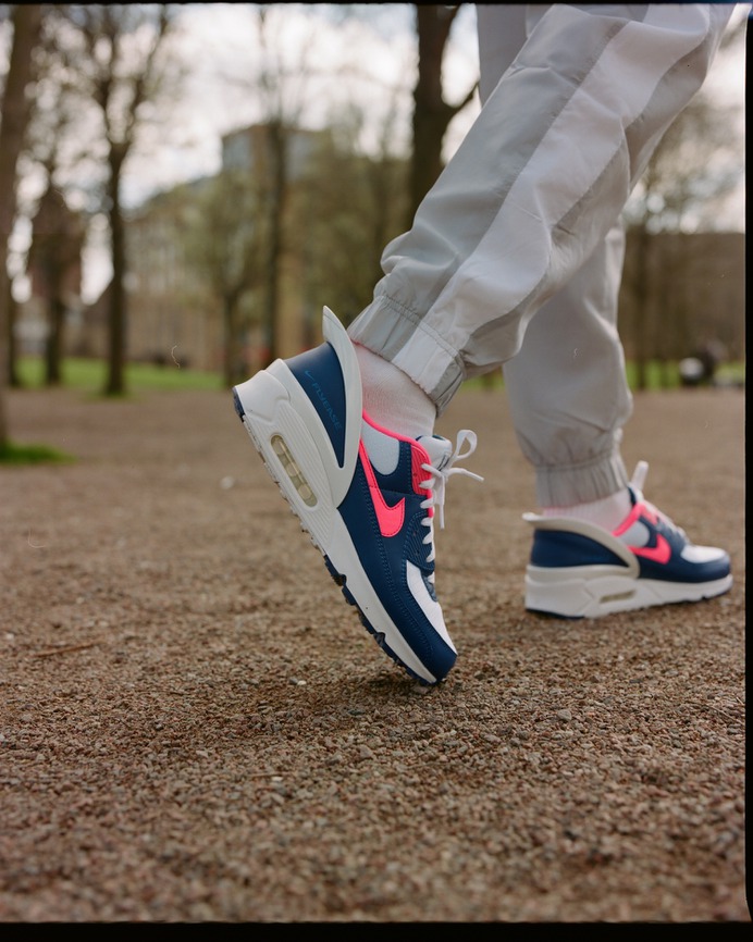 PAUSE Editorial: Nike Air Max 90 FlyEase – PAUSE Online | Men's Fashion, Street Style, Fashion News & Streetwear