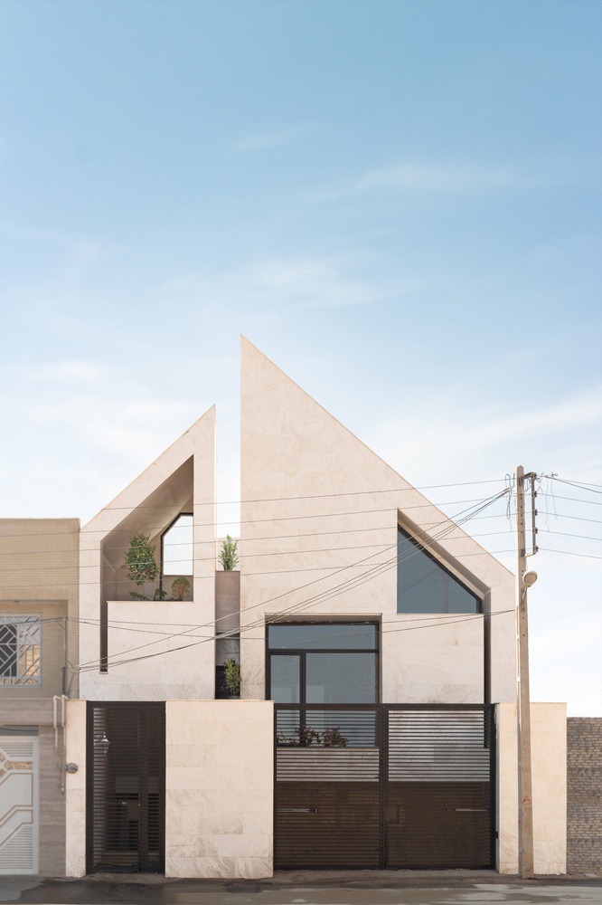 Yazd Urban Villa / awe office