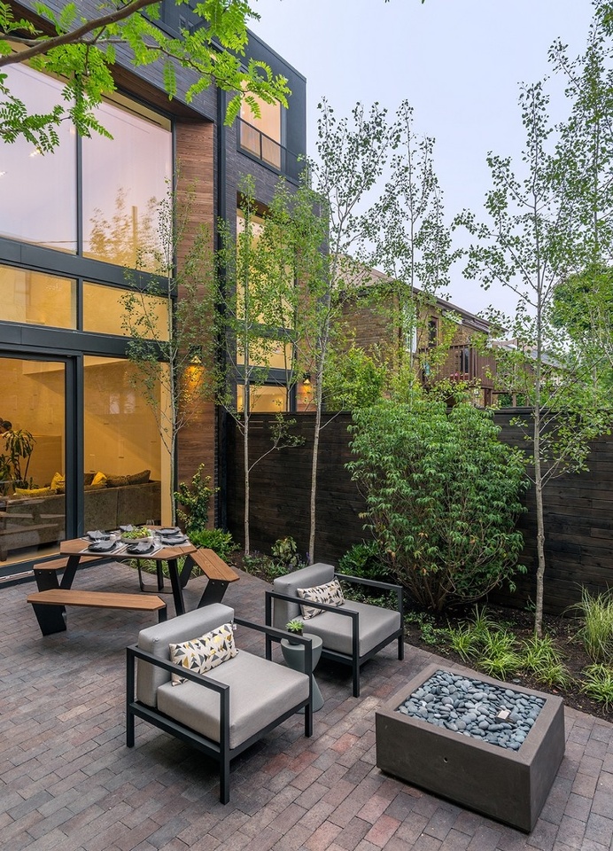 Two Slim Semi-Detached Dwellings / Architects Luc Bouliane