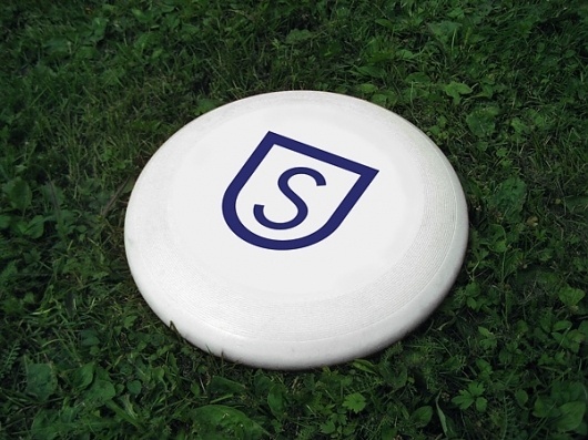 Skarpa on the Behance Network #urban #sun #golf #sport #yoyo #city #park #shield #disc #emblem #frisbee #trees