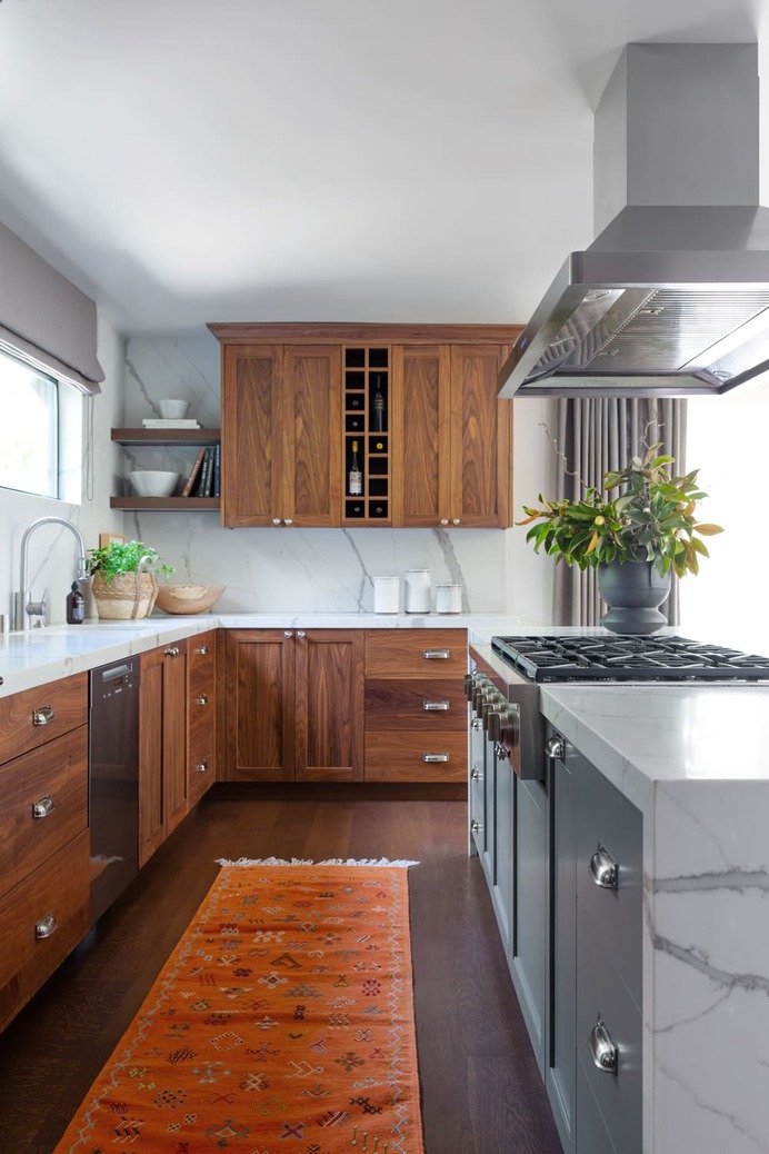 A Bright and Modern Kitchen for a Multi-Generational Home