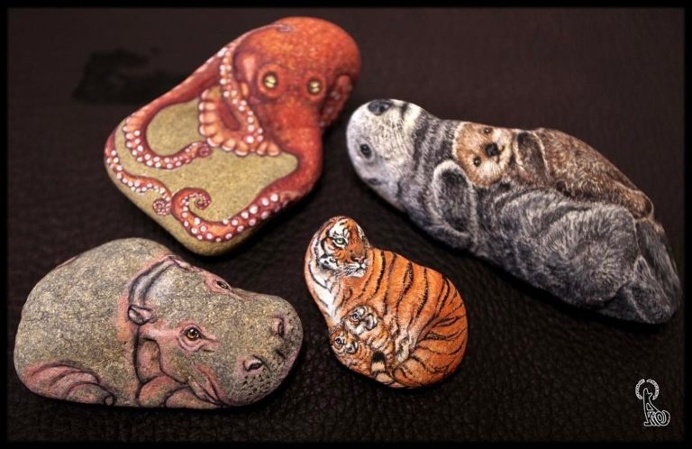 Realistic and Detailed Animal Paintings on Stones by Akie Nakata