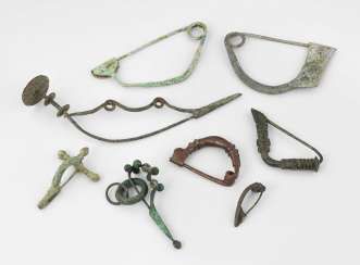 8 robe brooches