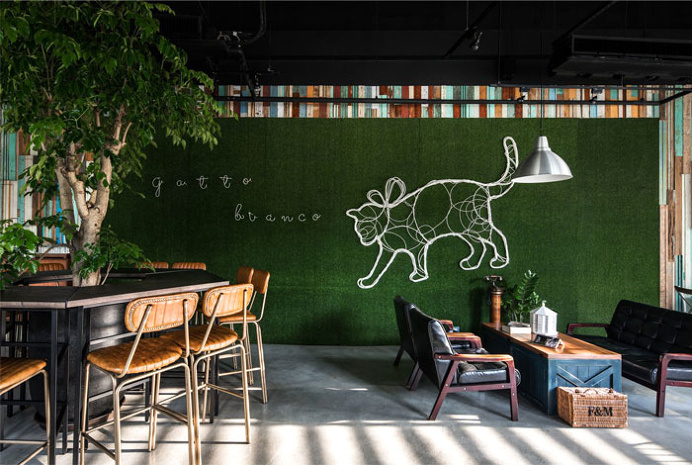Space with Attractive Exposed Brick Walls - InteriorZine #restaurant #decor #interior