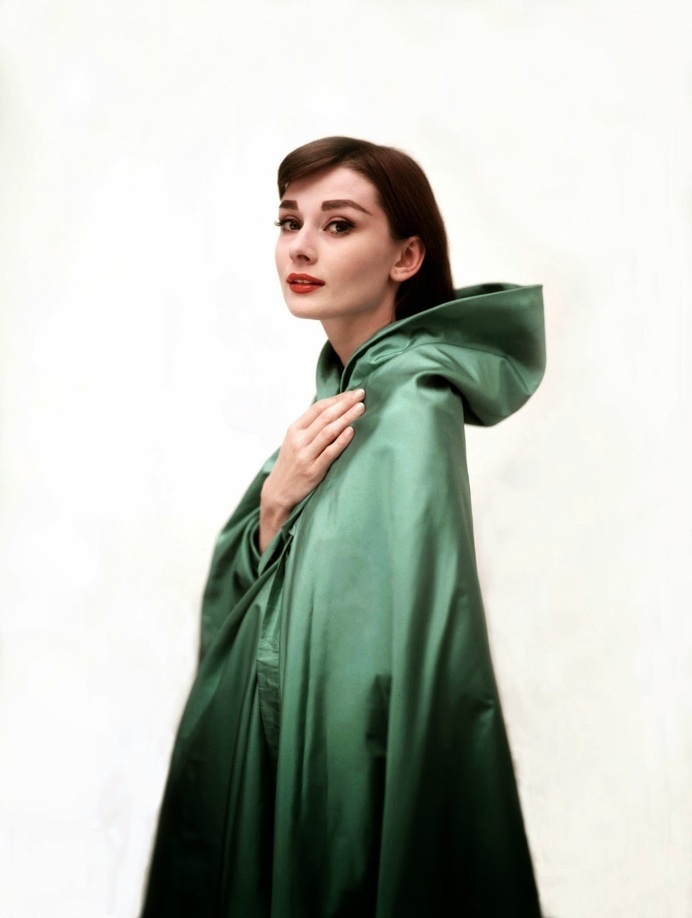 Beautiful Fashions of Audrey Hepburn in the 1950s