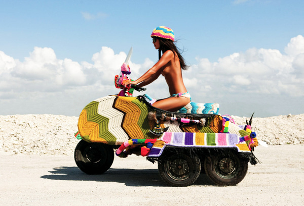 Magda Sayeg Knitta, Please #colourful #knitting #insight51 #bike #fashion