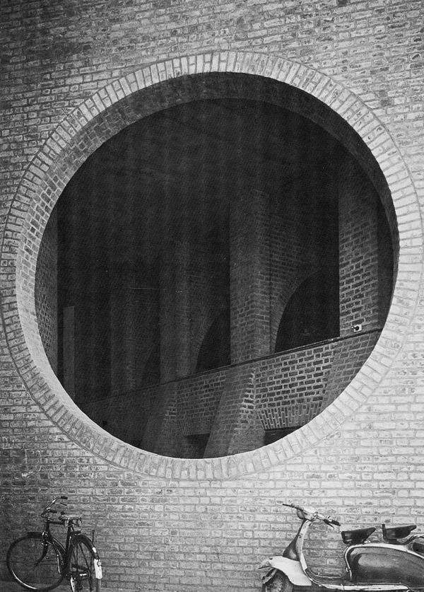 Paradise Backyard: L'architettura del mattone faccia a vista #kahn #architecture #louis